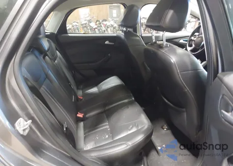 2013 Ford Focus Se z USA, uszkodzony, nr VIN 1FADP3K27DL378372